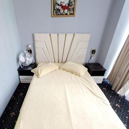 Hotel Duet Pitesti Bagian luar foto