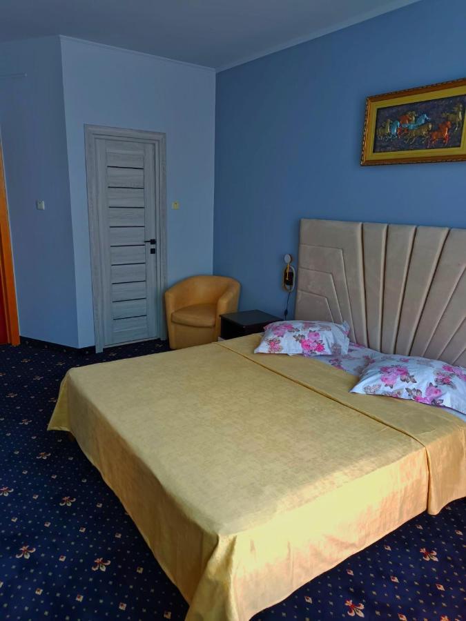 Hotel Duet Pitesti Bagian luar foto