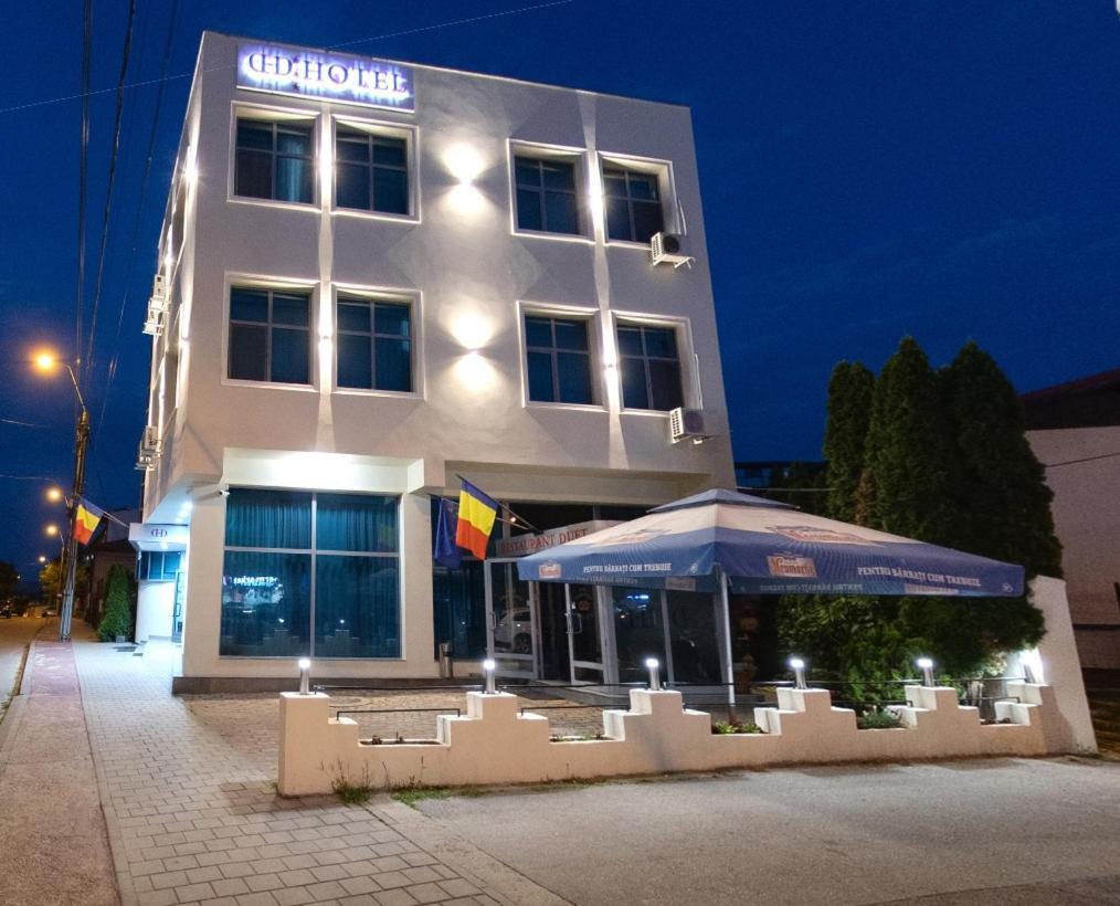 Hotel Duet Pitesti Bagian luar foto
