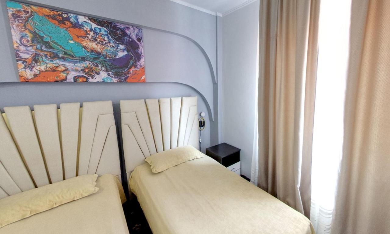 Hotel Duet Pitesti Bagian luar foto