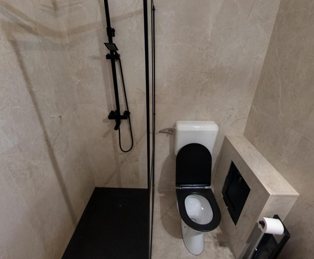 Hotel Duet Pitesti Bagian luar foto
