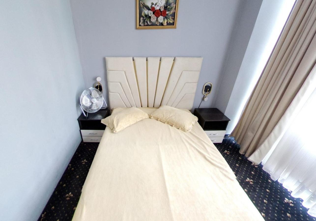 Hotel Duet Pitesti Bagian luar foto